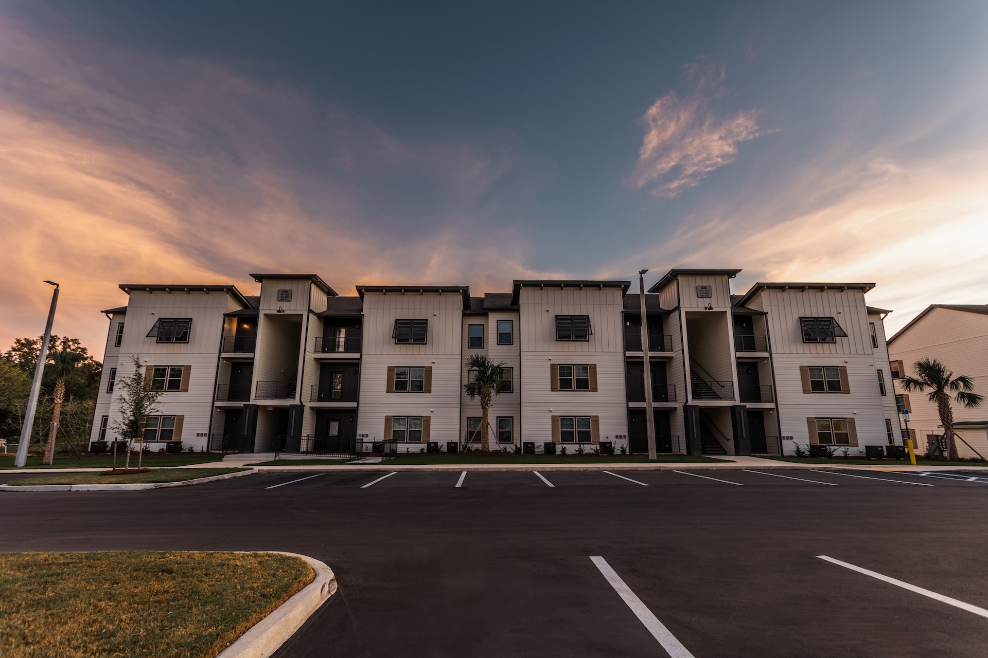Pointe Grand DeLand Apartments 
