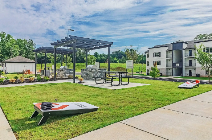 Pointe Grand Macon Apartments 